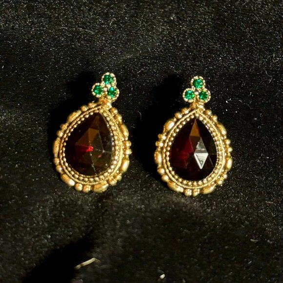 Vintage Pear shaped drop earrings Red cut glass Pierced - Picture 6 of 10